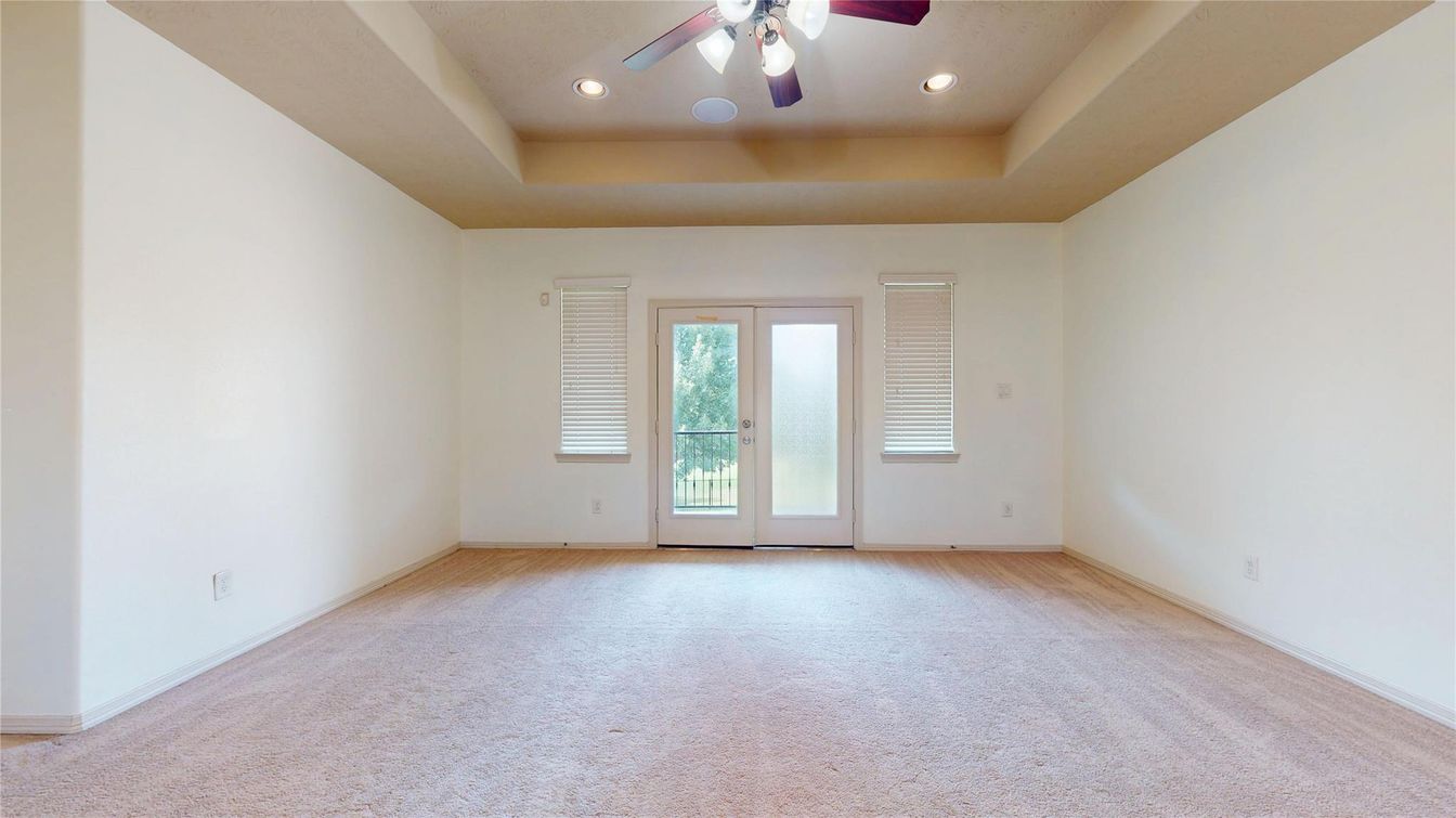Empty room, Interior, Recessed Lighting