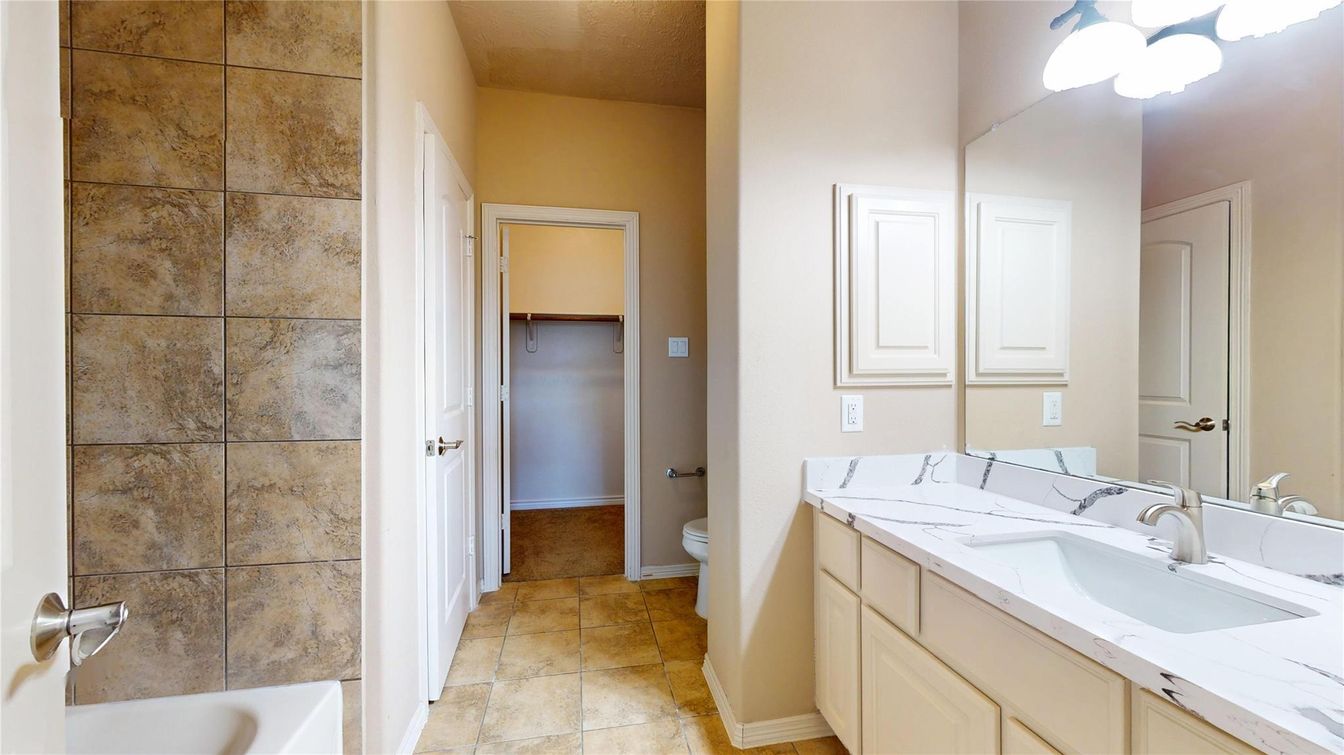 Bathroom, Dual Sink Vanities, Interior