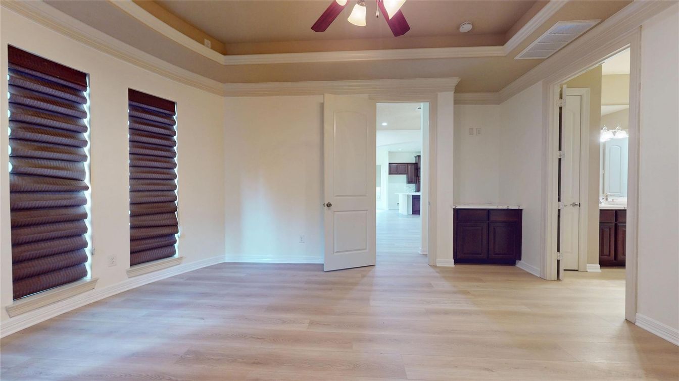 Empty room, Interior, Recessed Lighting, Wood Texture Flooring