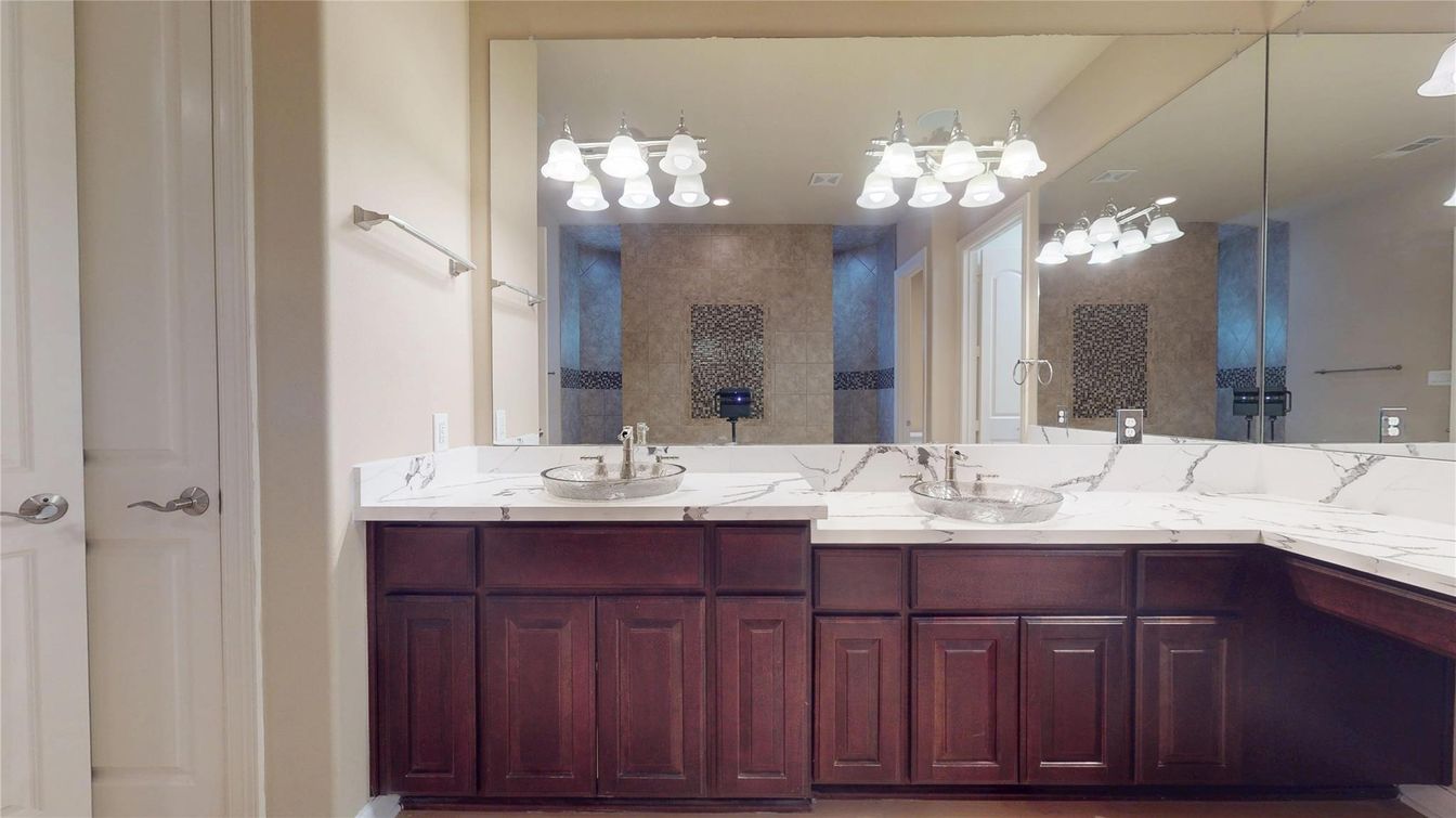 Bathroom, Dual Sink Vanities, Interior