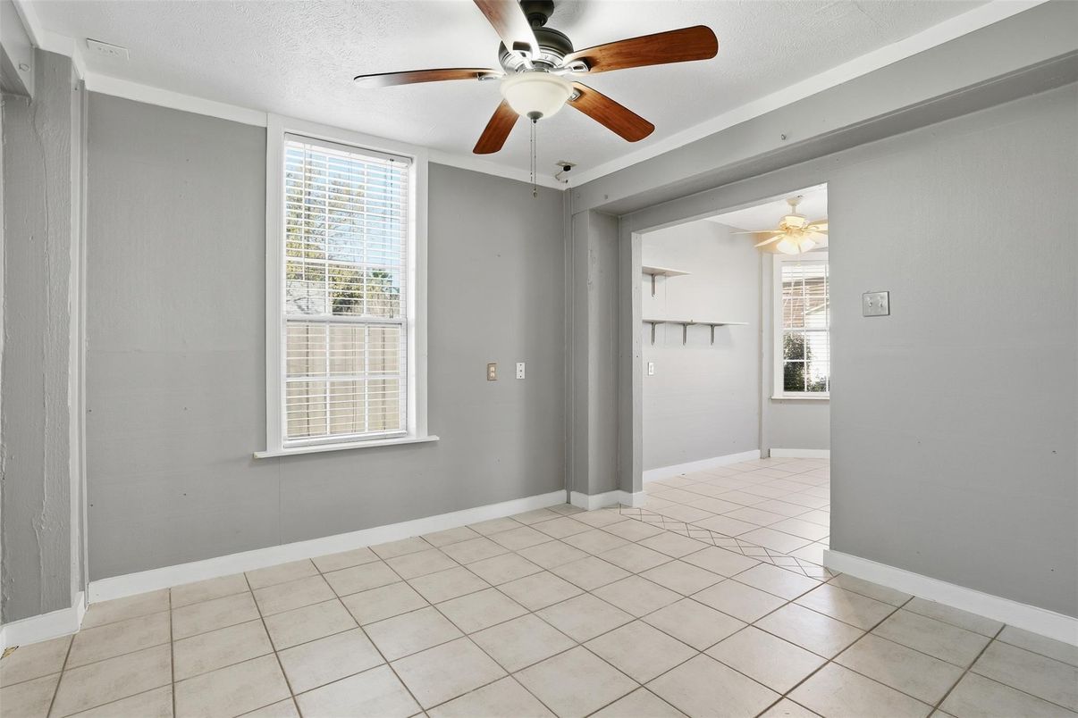 Empty room, Interior