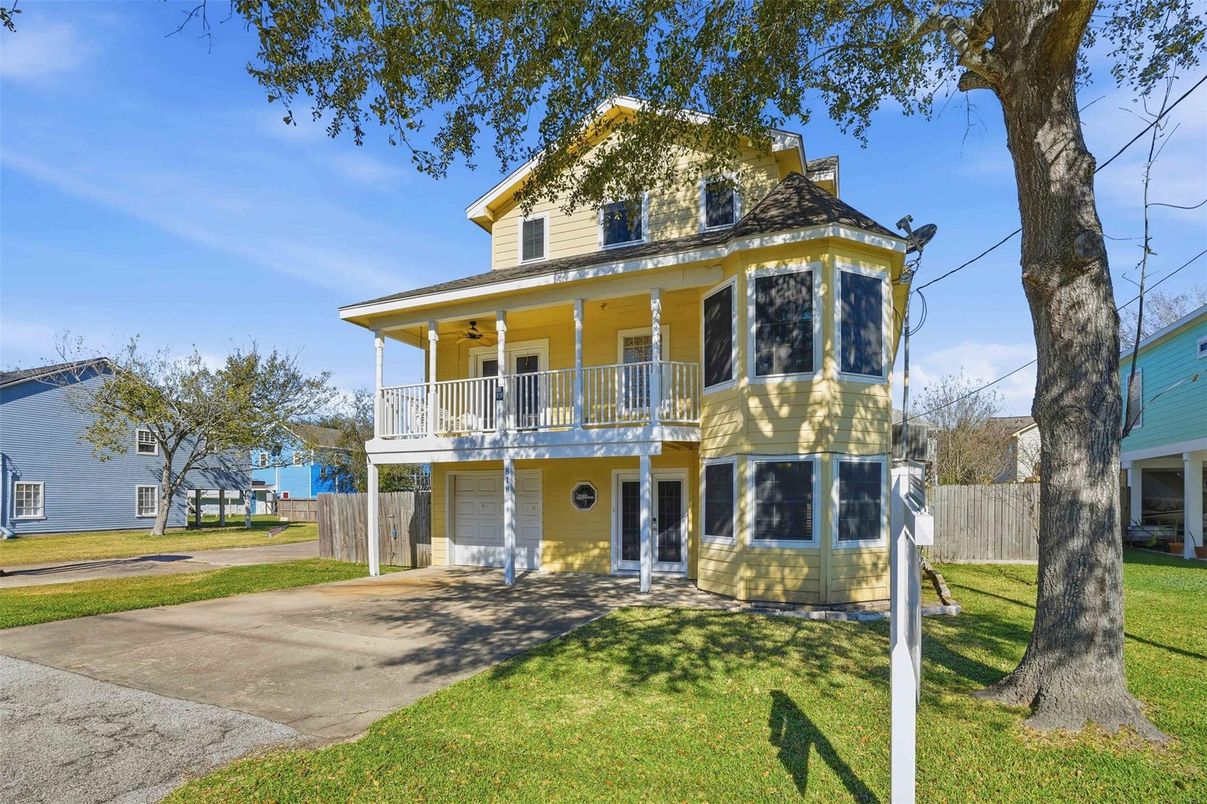 Backyard, Exterior, Facade, American Foursquare