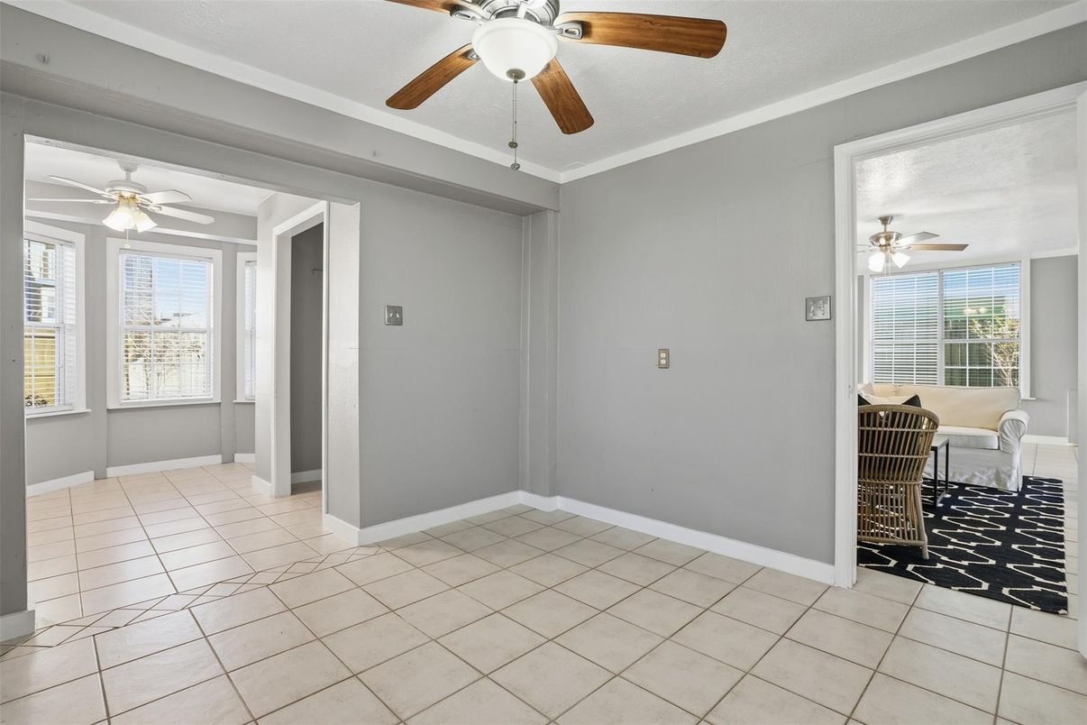 Empty room, Interior