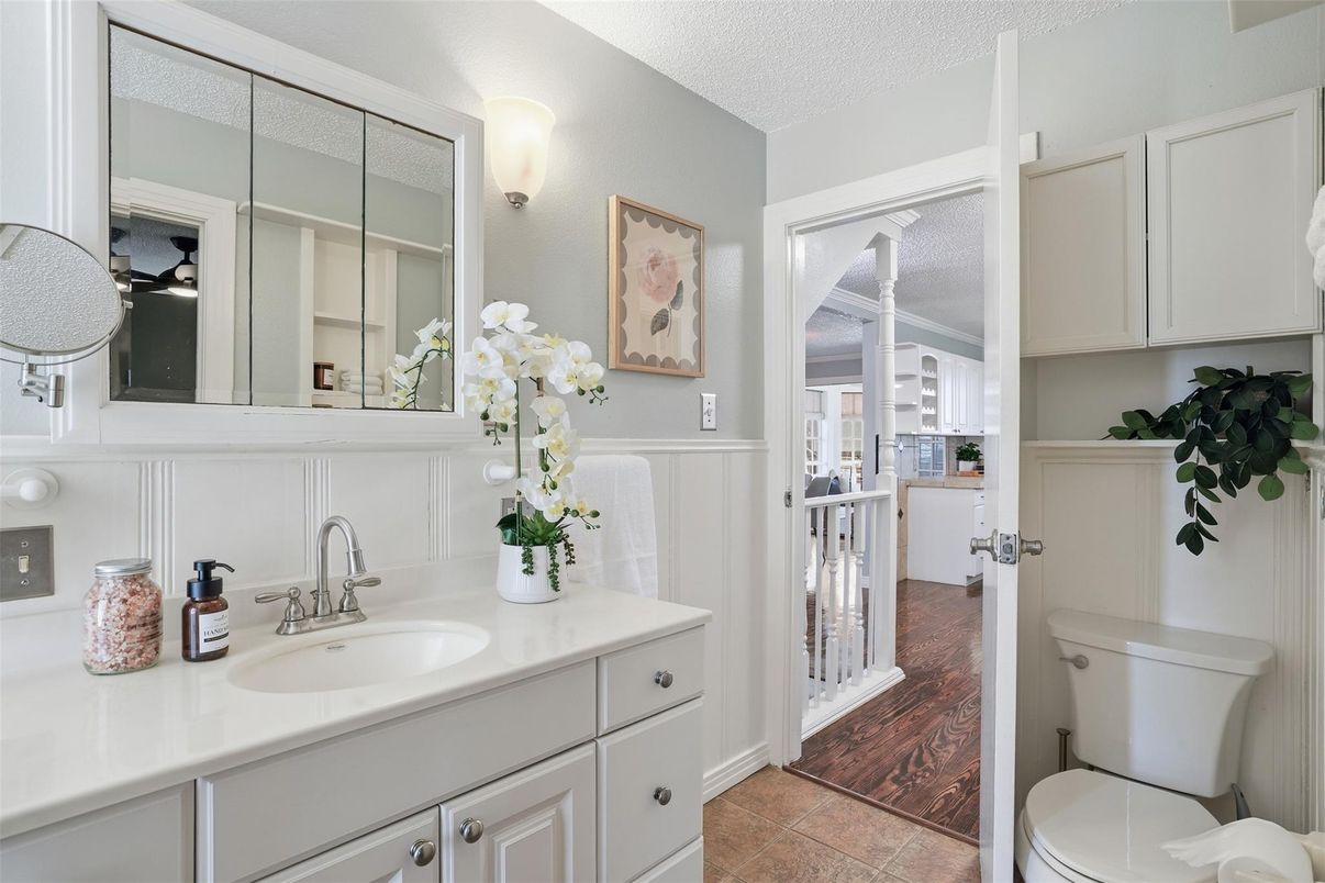 Bathroom, Dual Sink Vanities, Interior, Wood Texture Flooring