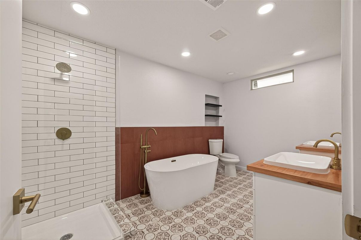 Bathroom, Free Standing Baths, Interior, Recessed Lighting