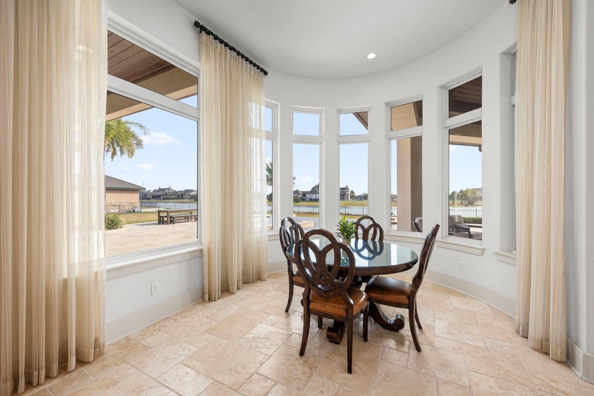 Dining room, Interior, Recessed Lighting