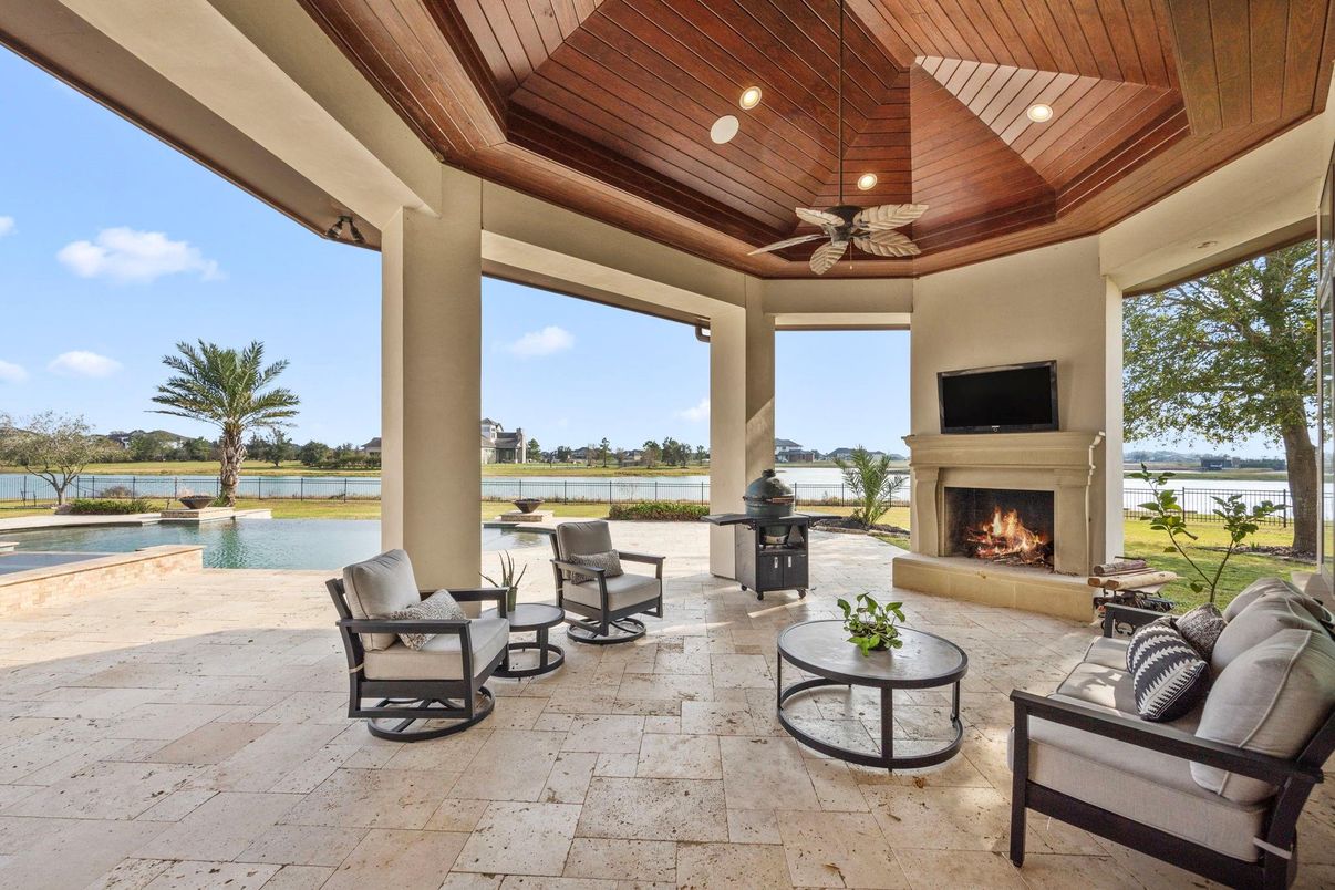 Exterior, Fireplace, Pool, Water