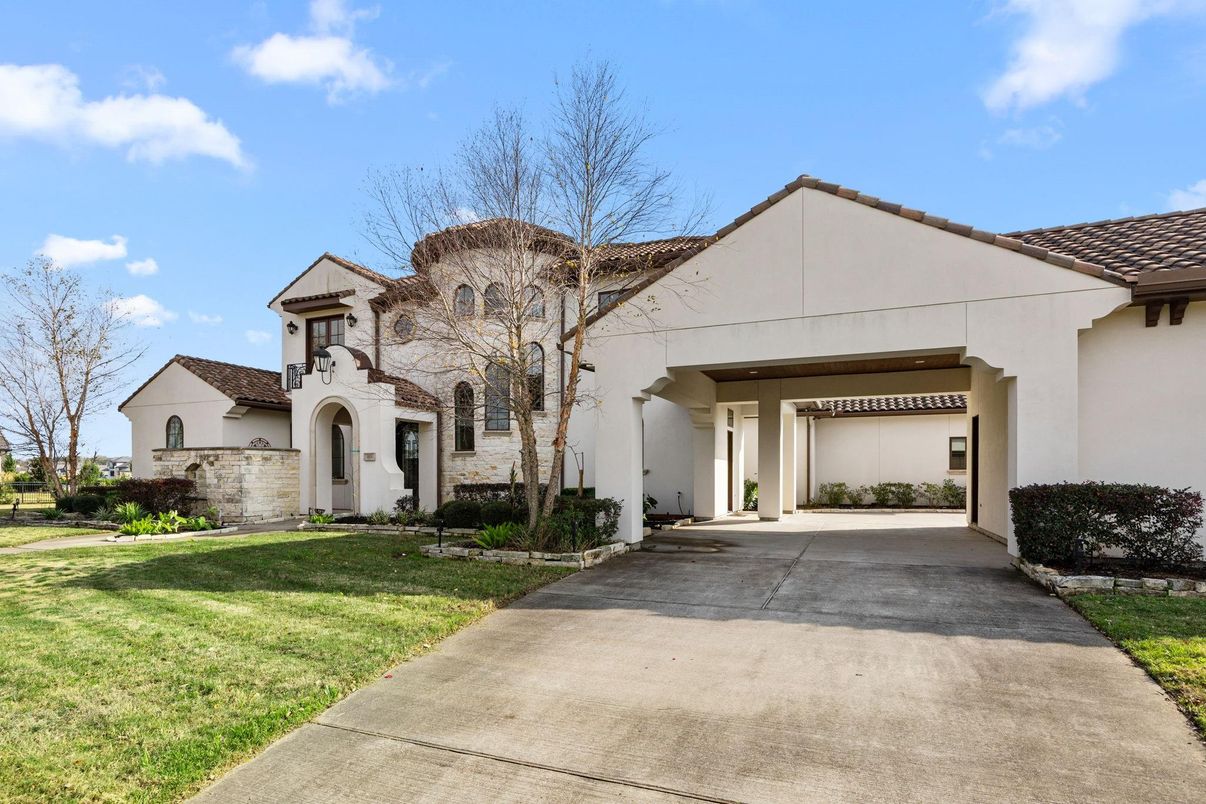 Exterior, Facade, Spanish Mediterranean