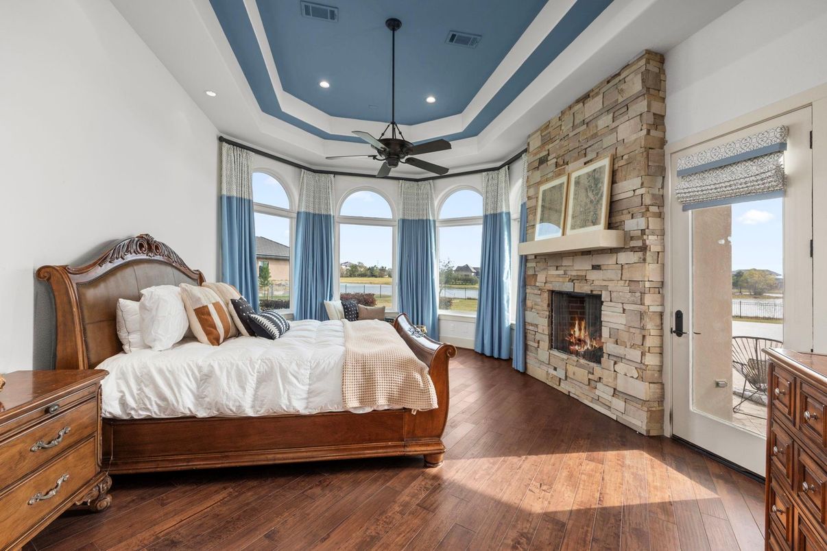 Bedroom, Fireplace, Interior, Recessed Lighting, Wood Texture Flooring