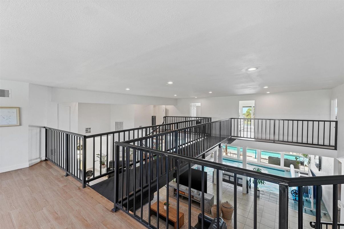 Interior, Recessed Lighting, Wood Texture Flooring