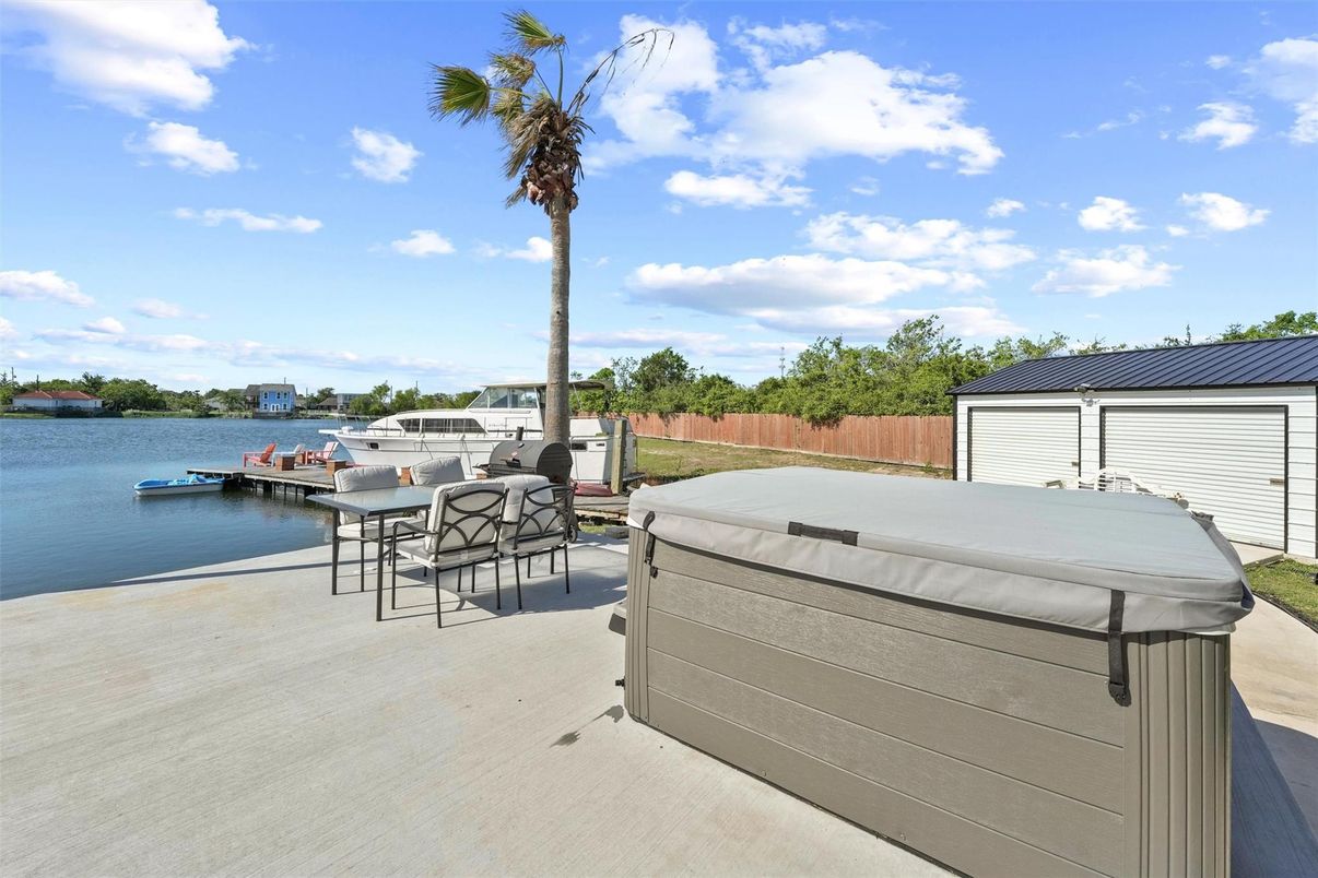 Exterior, Hot Tub, Water