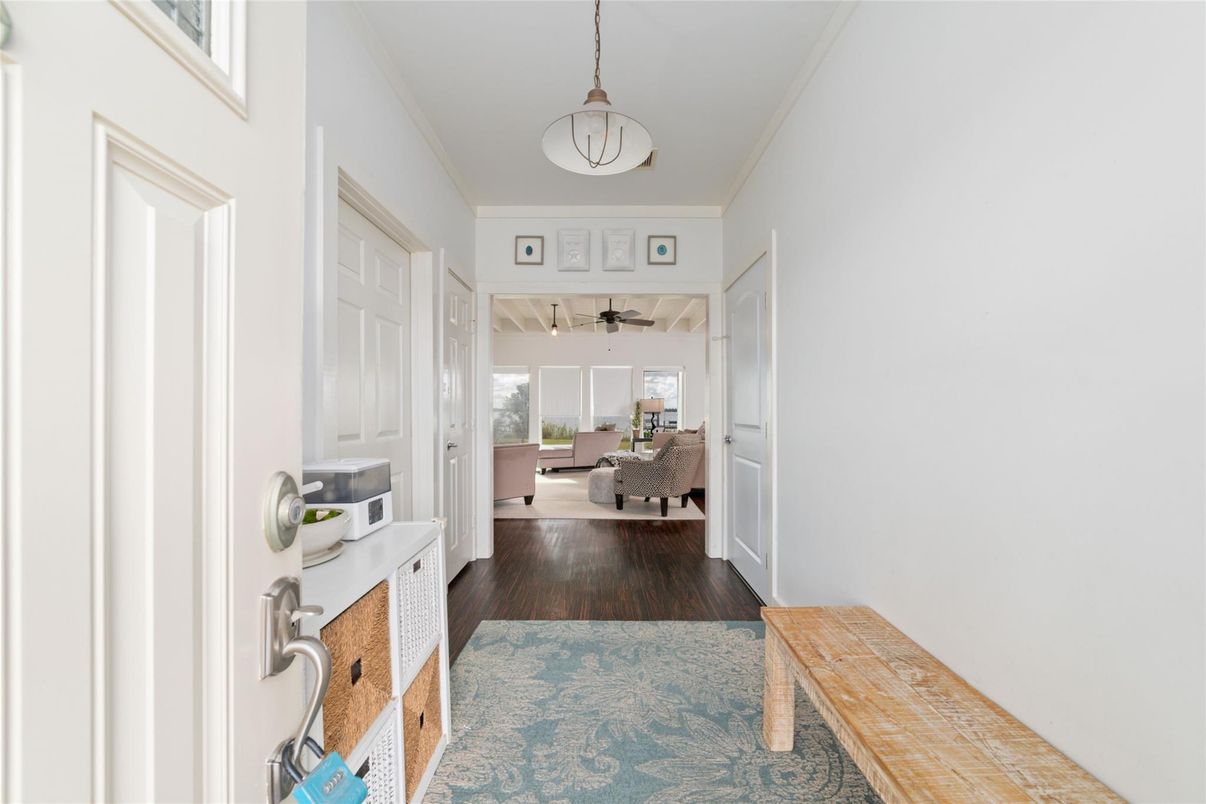 Interior, Pendant Lights, Wood Texture Flooring