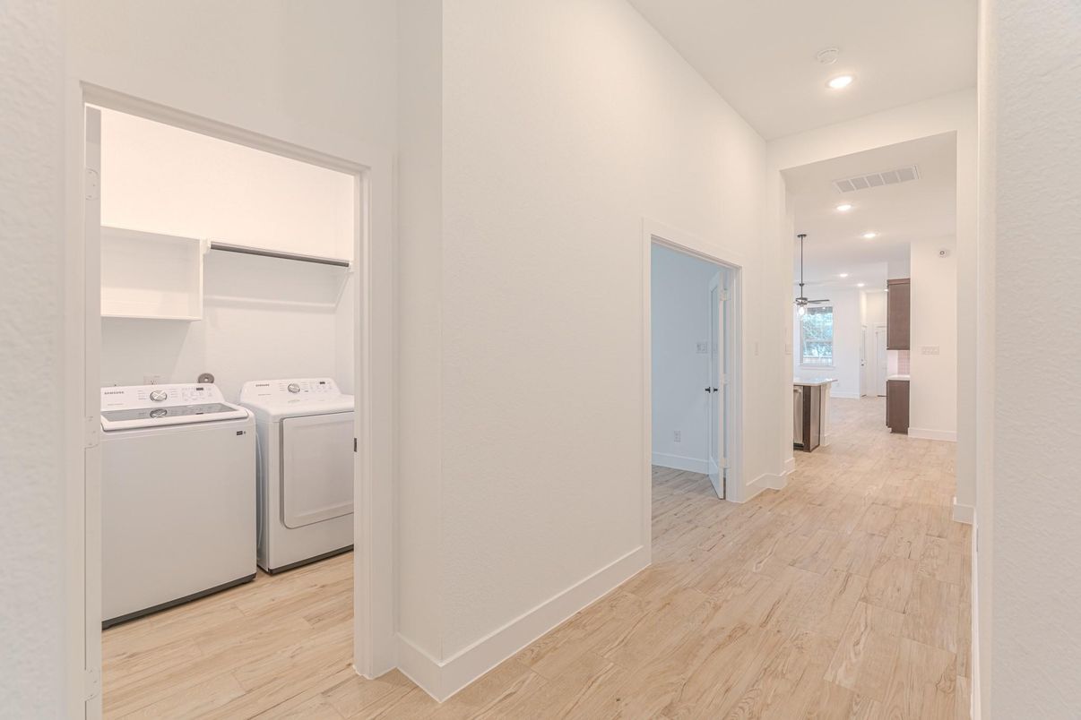 Interior, Recessed Lighting, Washer, Wood Texture Flooring