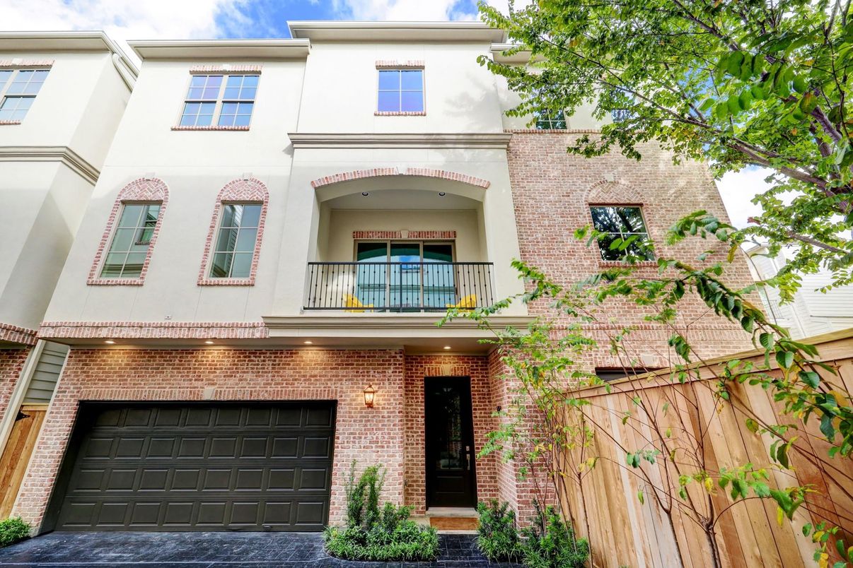 Attached, Exterior, Facade, Brick Facade, Rowhouse