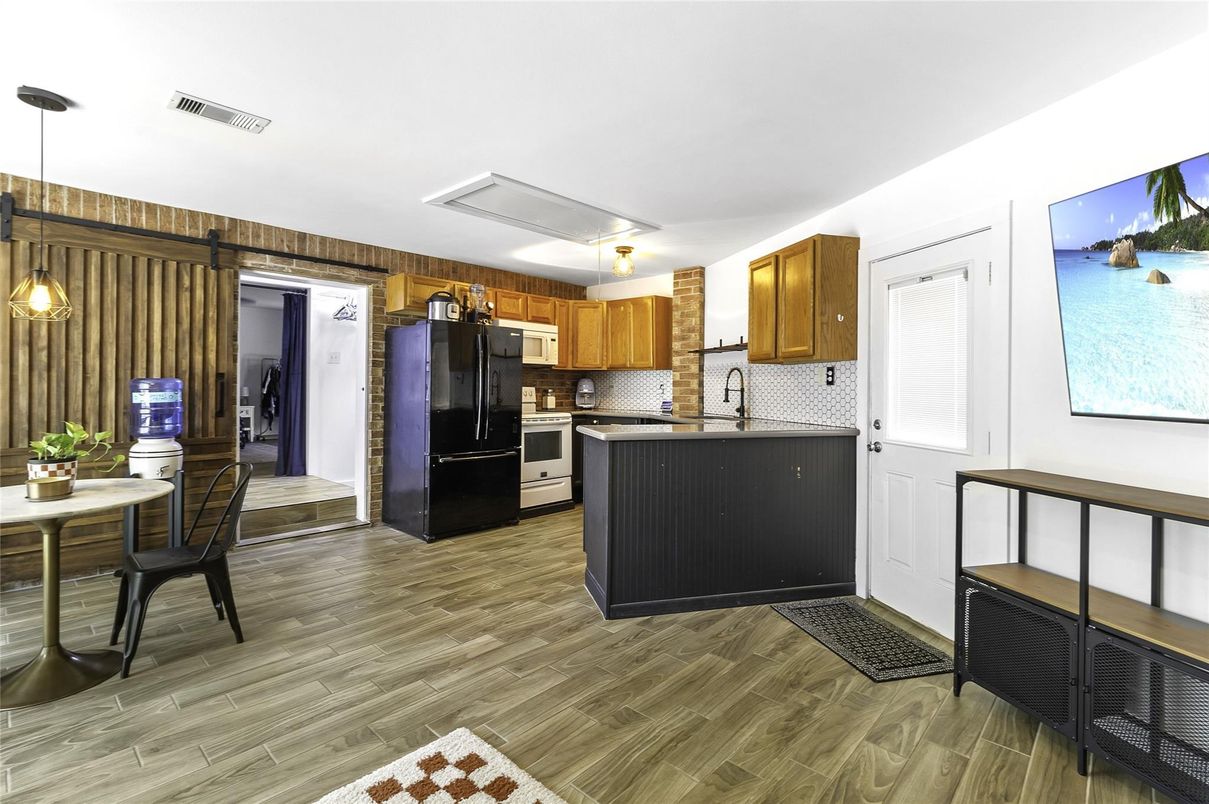 Dining room, Interior, Kitchen, Pendant Lights, Wood Texture Flooring