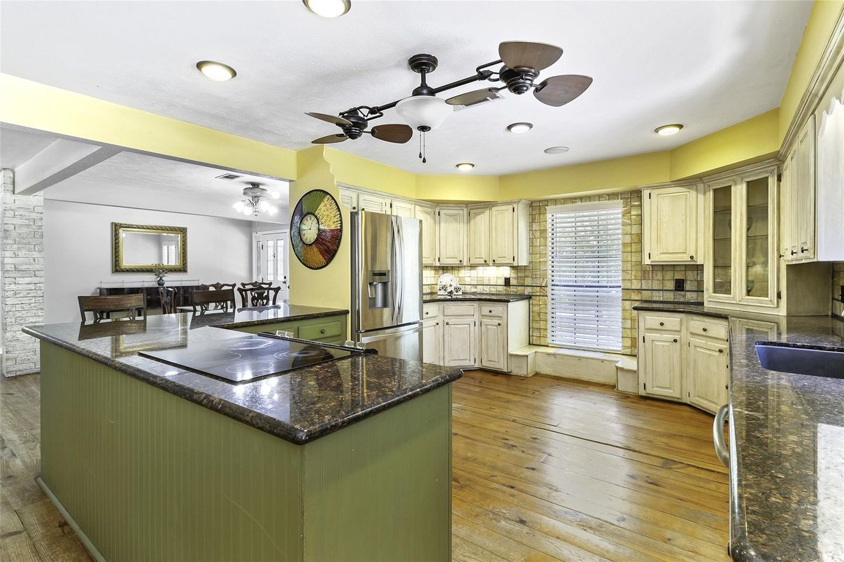 Dining room, Interior, Kitchen, Recessed Lighting, Stainless Steel Appliances, Wood Texture Flooring