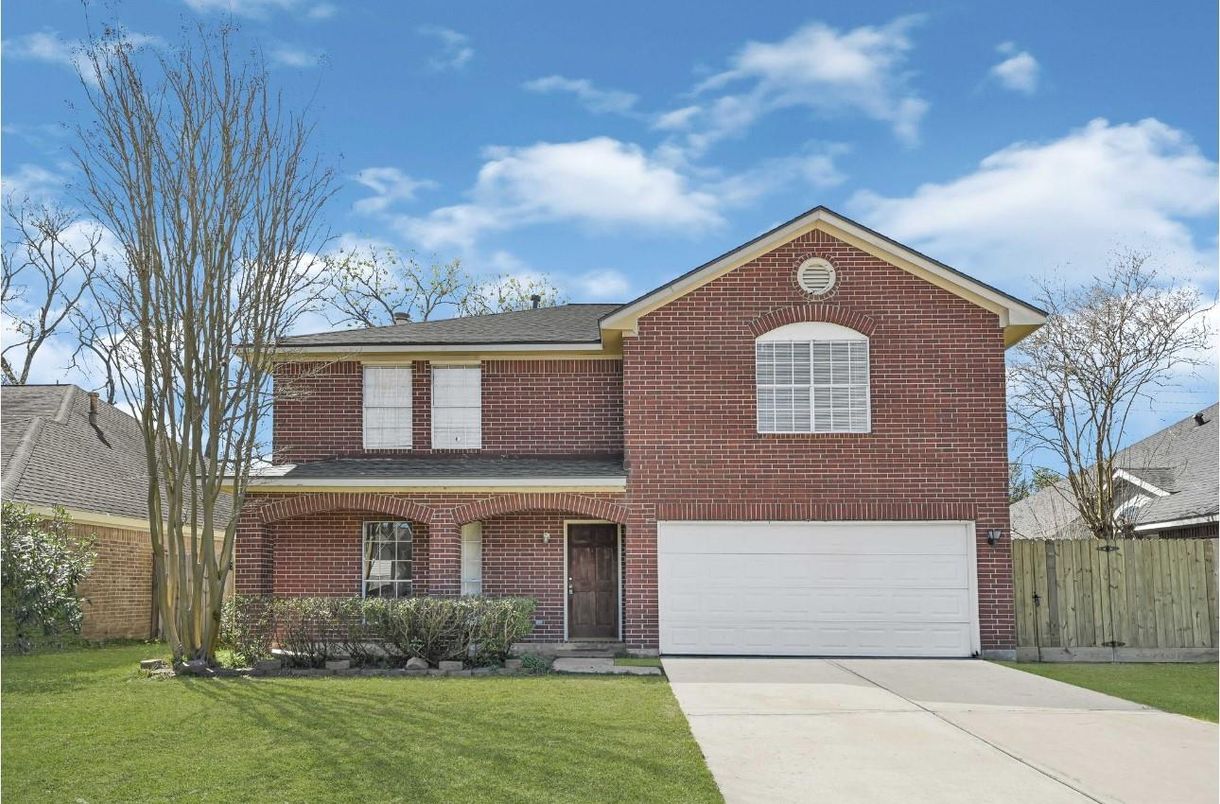 Attached, Exterior, Facade, Brick Facade, Brick Traditional