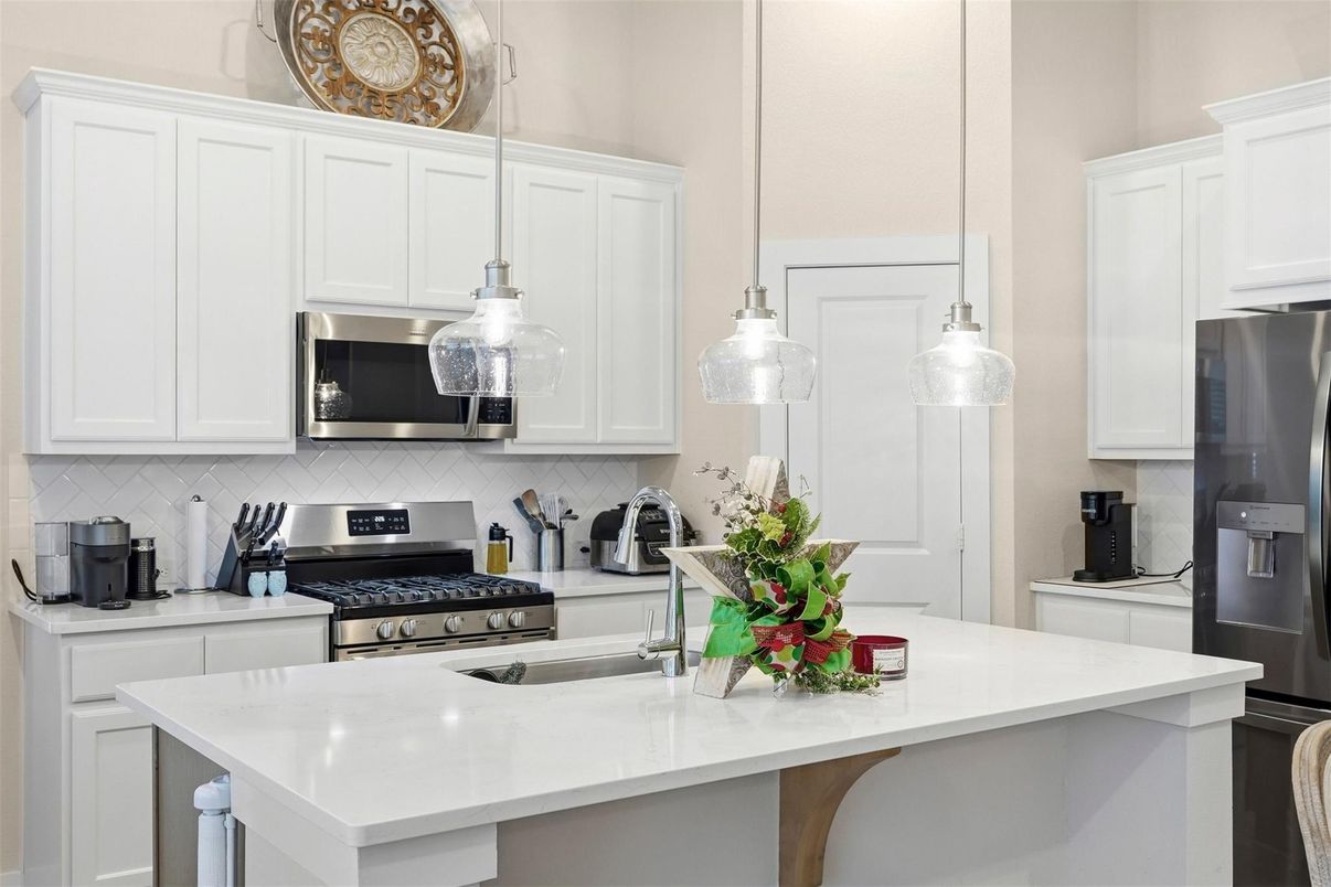 Interior, Kitchen, Pendant Lights, Stainless Steel Appliances