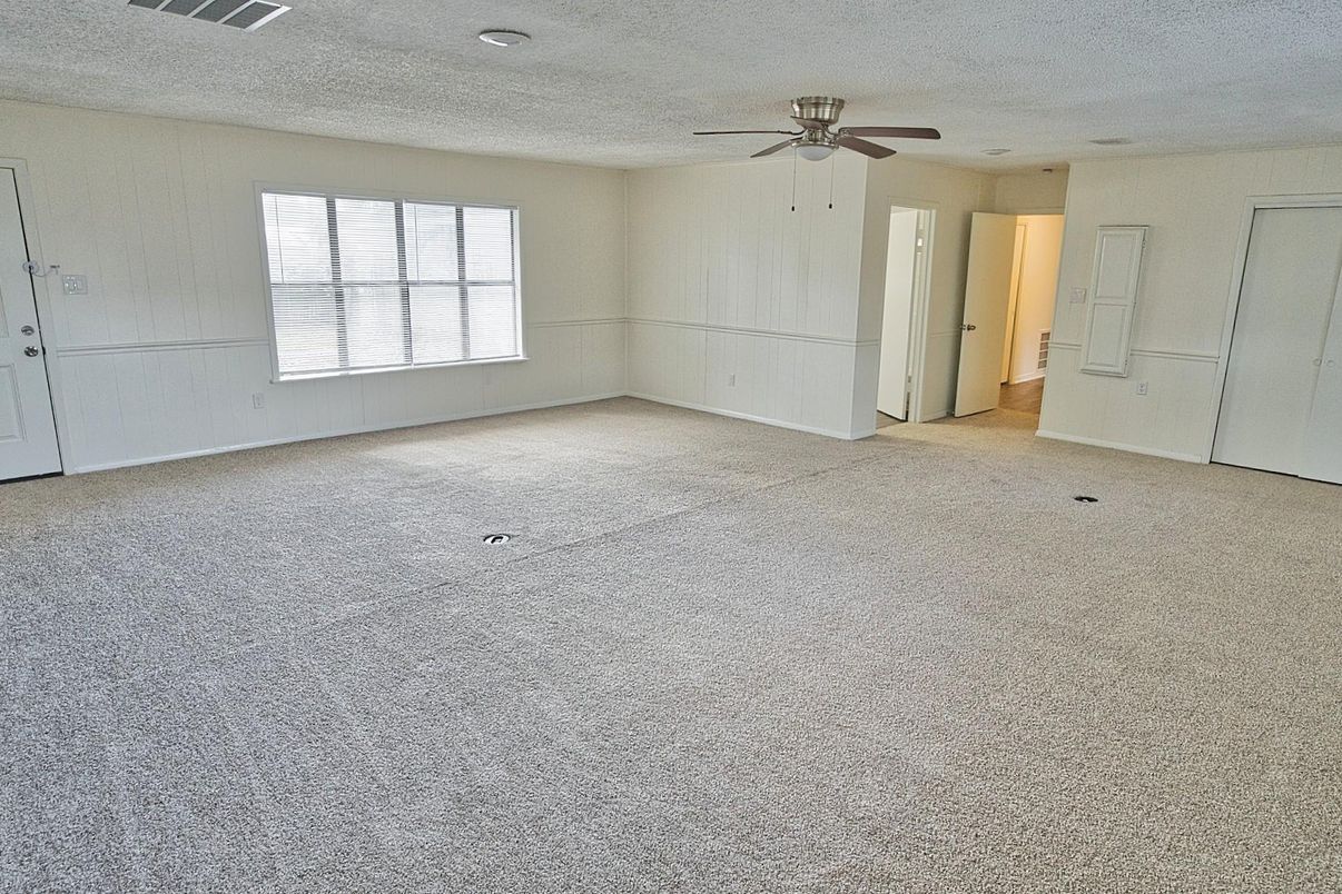 Empty room, Interior, Recessed Lighting