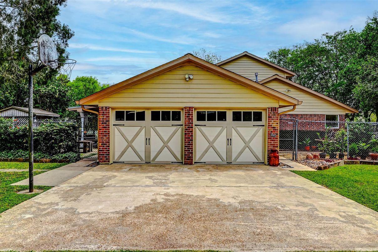 Detached Garage, Exterior