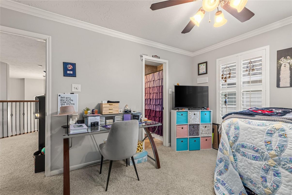 Home Office, Interior