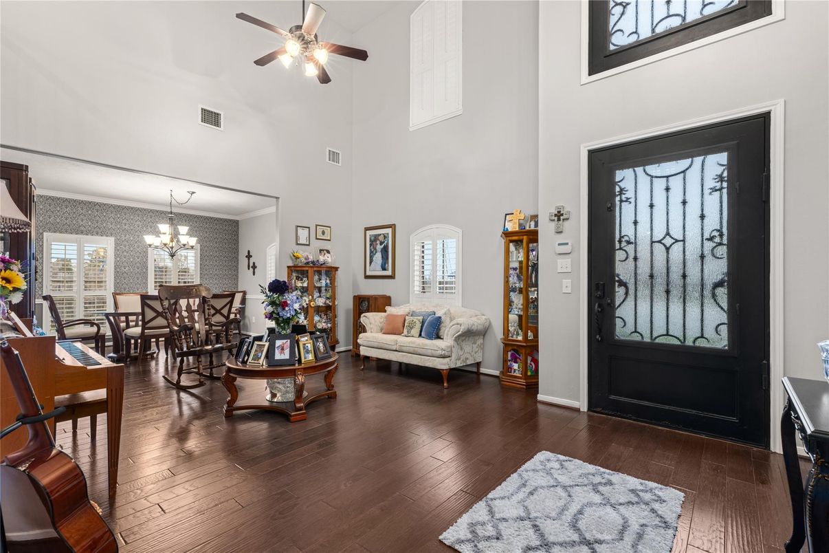 Chandelier, Dining room, Interior, Living room, Piano, Wood Texture Flooring