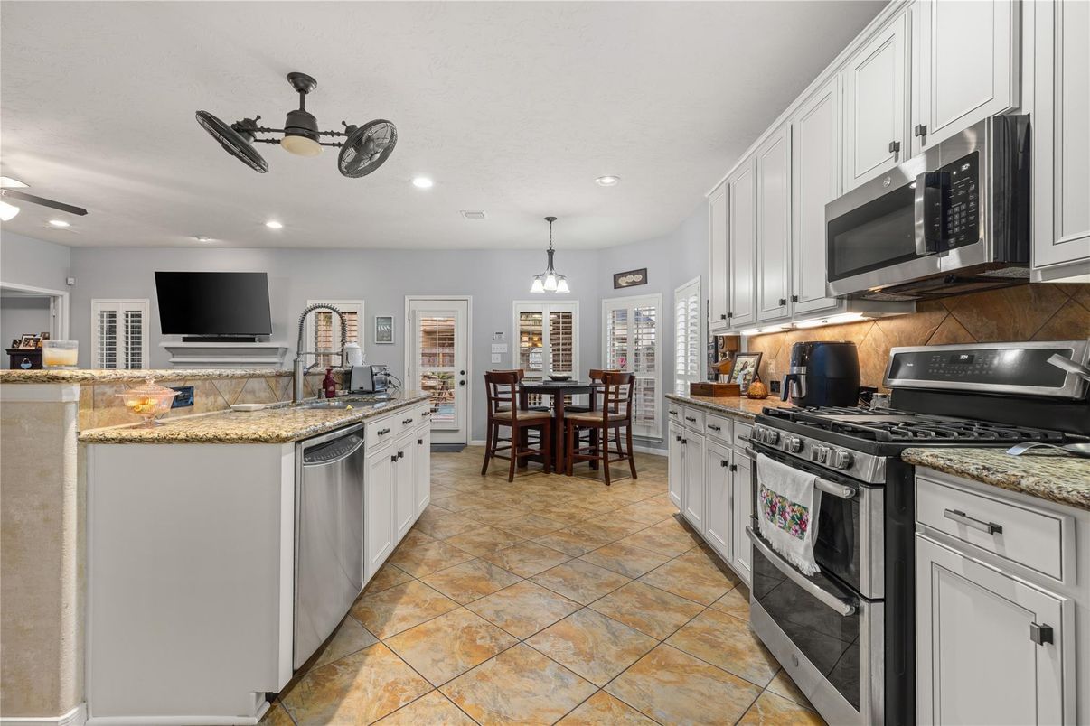 Dining room, Interior, Kitchen, Pendant Lights, Recessed Lighting