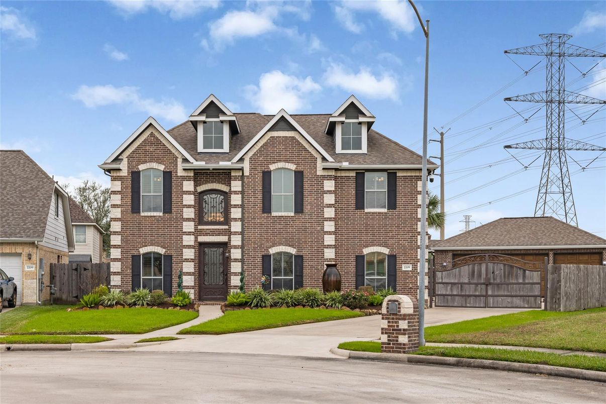 Detached Garage, Exterior, Facade, Brick Facade, Brick Traditional