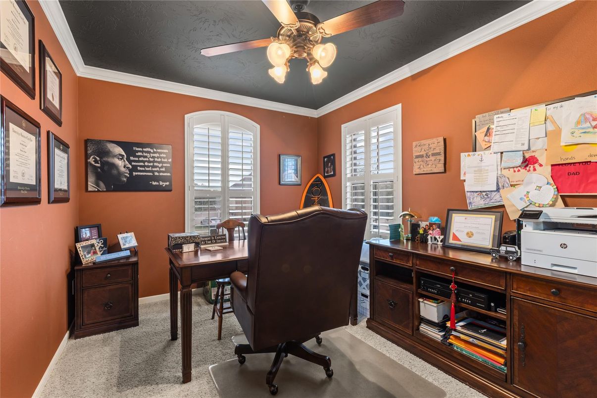 Home Office, Interior