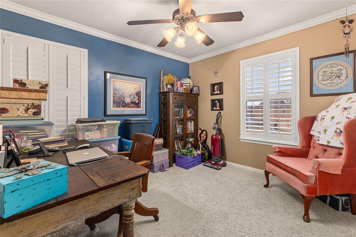 Home Office, Interior