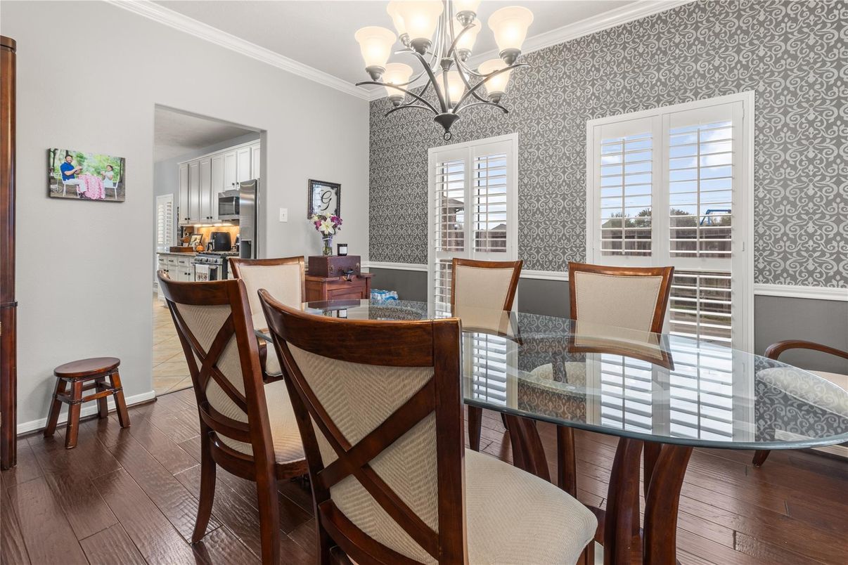 Chandelier, Dining room, Interior, Kitchen, Wood Texture Flooring