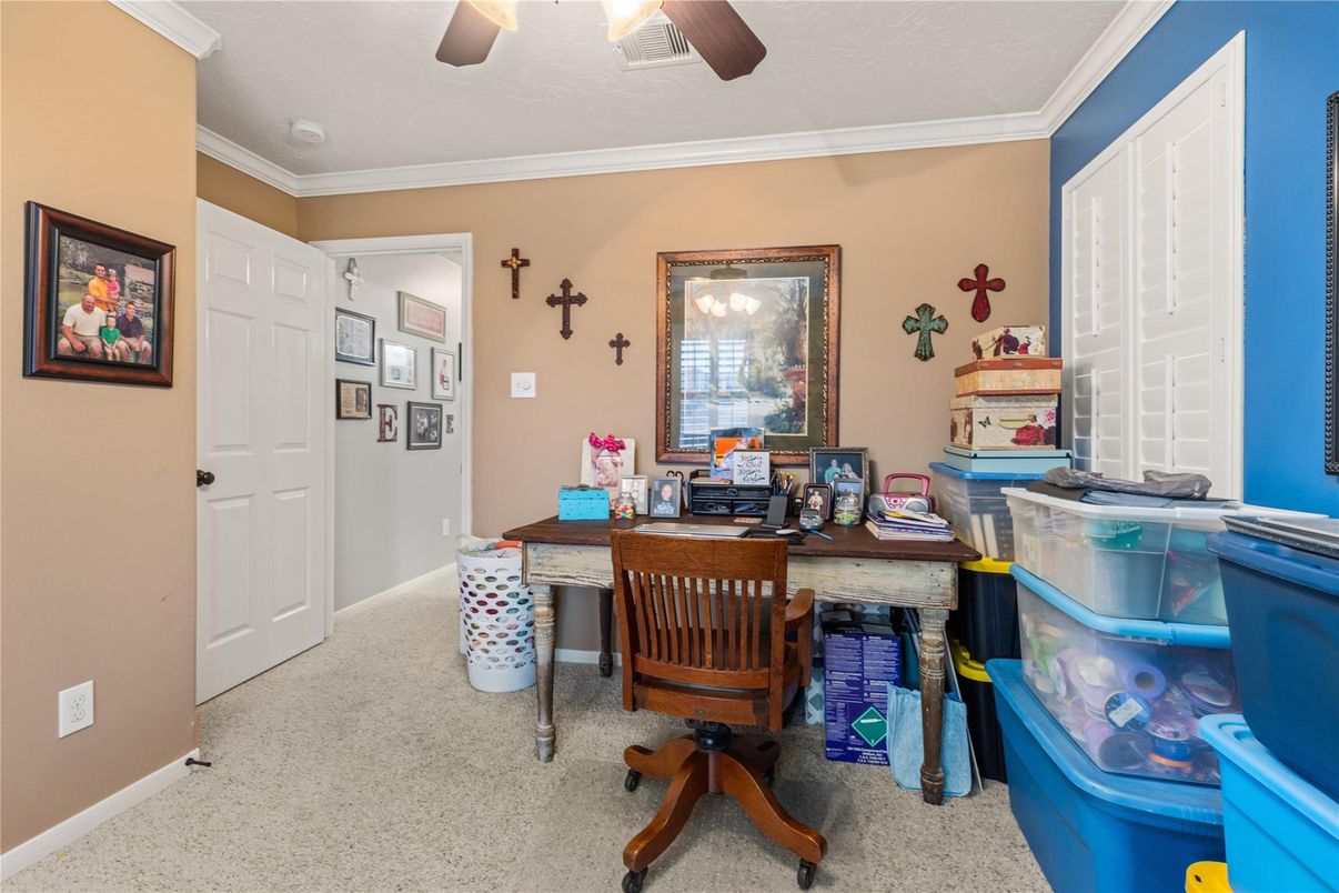 Home Office, Interior