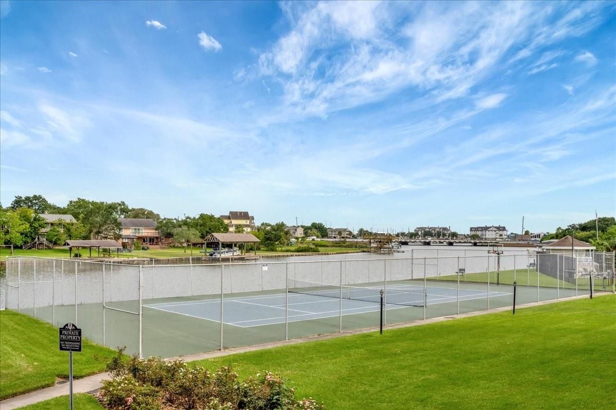 Exterior, Tennis Courts