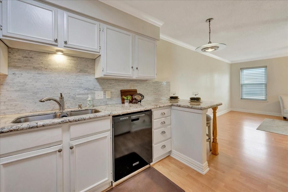 Interior, Kitchen, Pendant Lights, Wood Texture Flooring