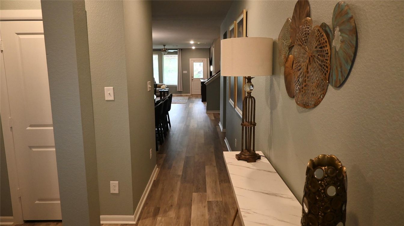 Interior, Recessed Lighting, Wood Texture Flooring