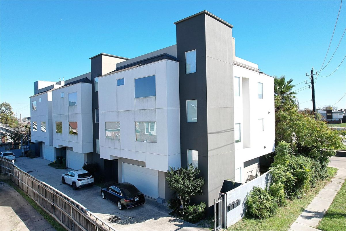 Attached, Exterior, Facade, Modern