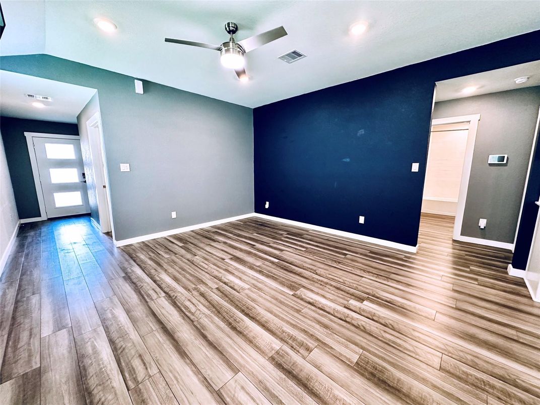 Empty room, Interior, Recessed Lighting, Wood Texture Flooring