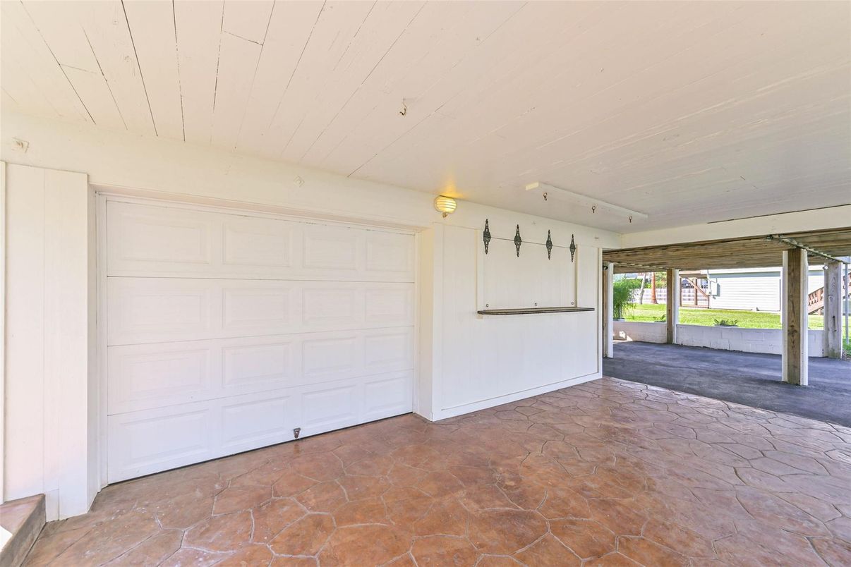 Detached Garage, Empty room, Interior