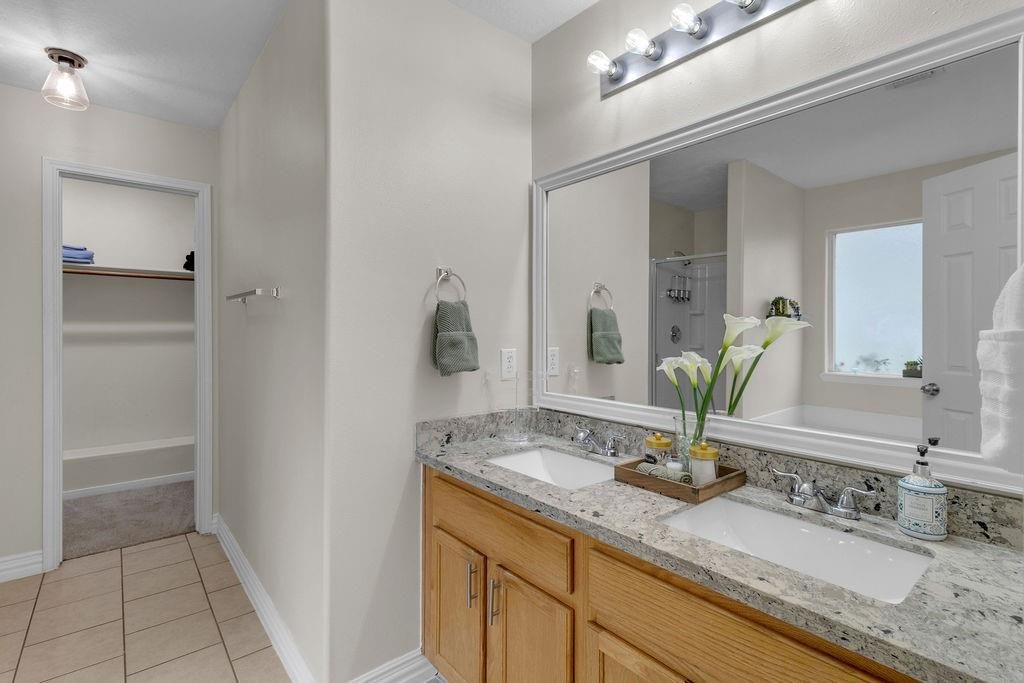 Bathroom, Dual Sink Vanities, Interior
