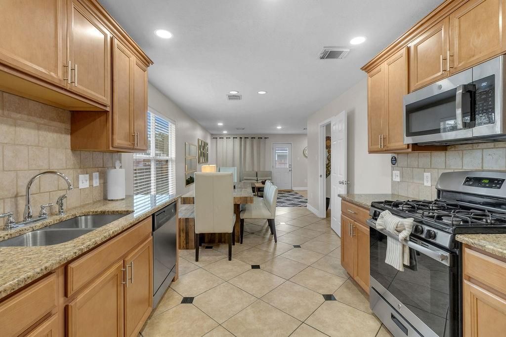 Dining room, Interior, Kitchen, Recessed Lighting