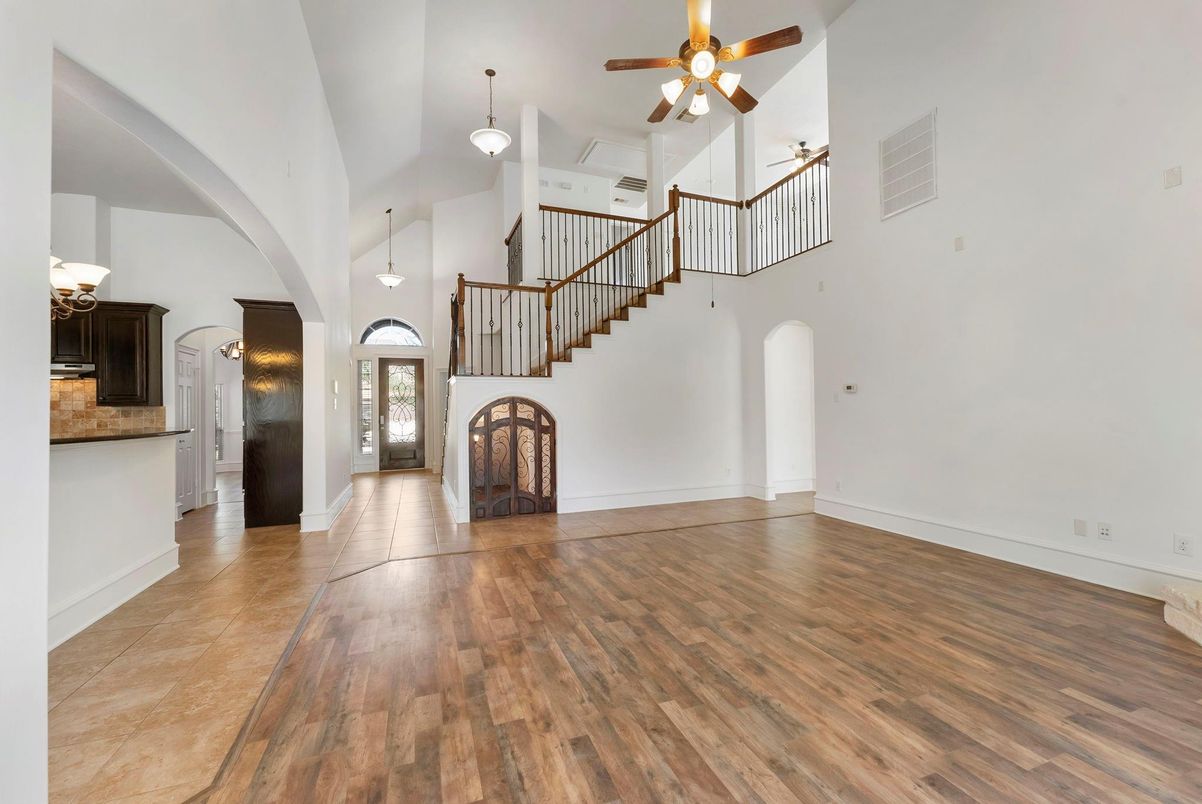 Interior, Pendant Lights, Wood Texture Flooring