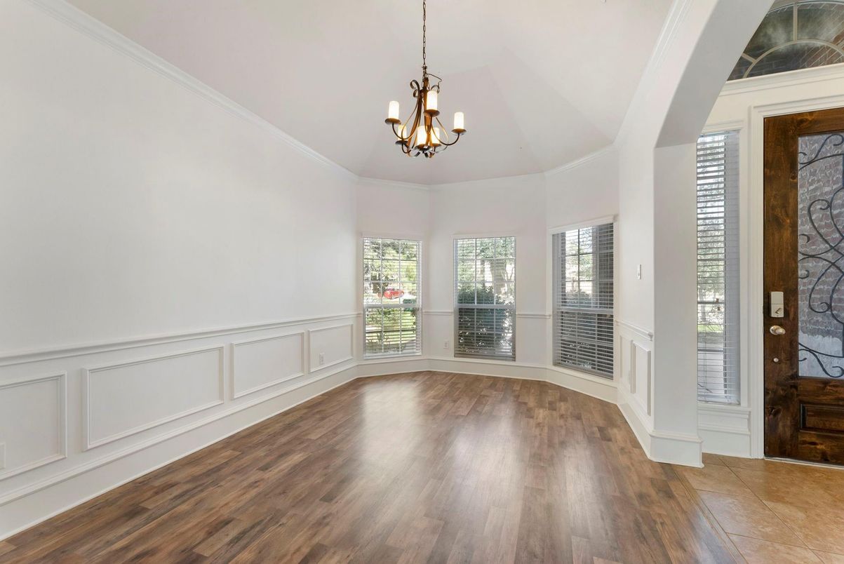 Chandelier, Empty room, Interior, Wood Texture Flooring