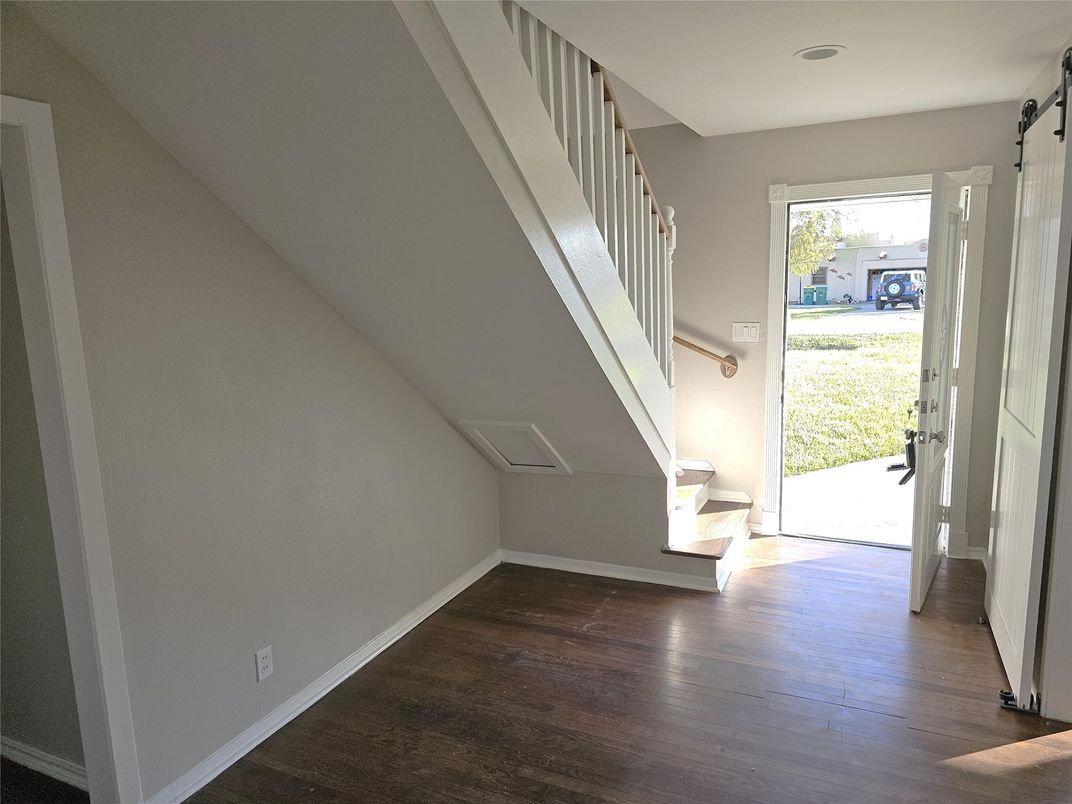 Interior, Recessed Lighting, Wood Texture Flooring
