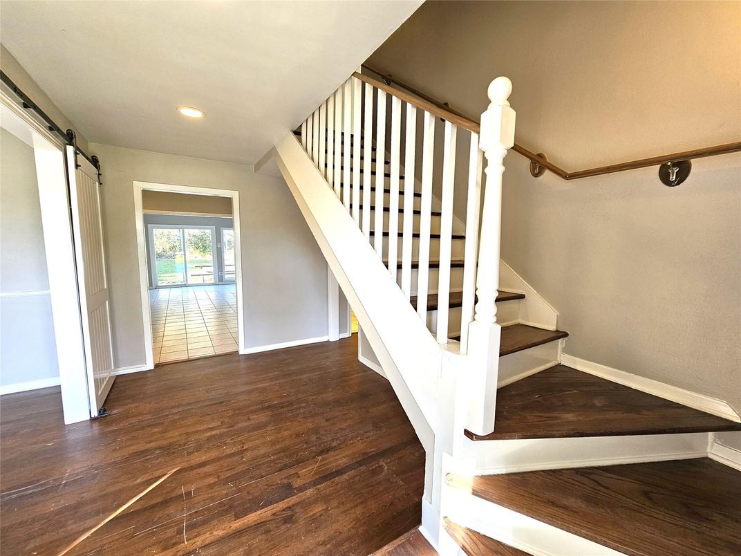 Interior, Recessed Lighting, Wood Texture Flooring