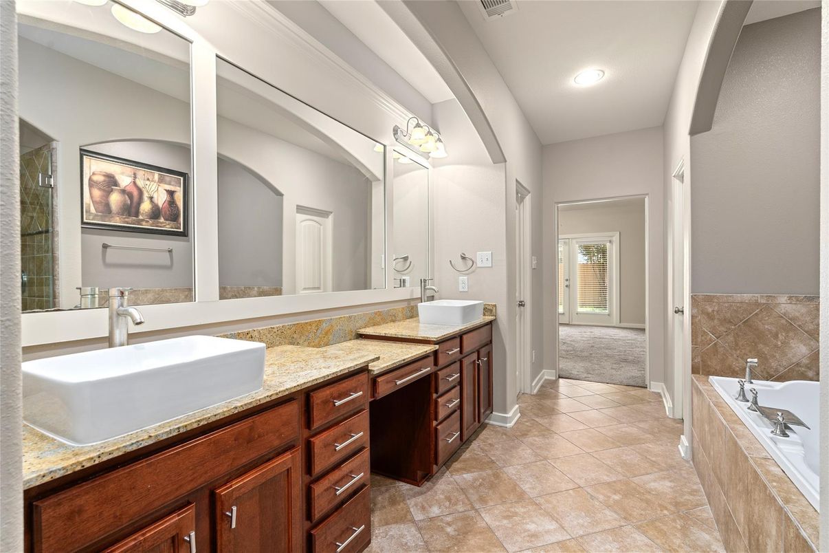 Bathroom, Dual Sink Vanities, Interior, Recessed Lighting