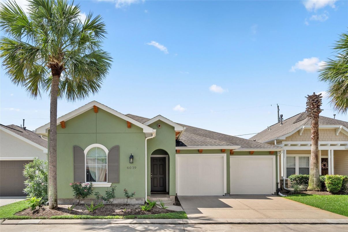 Attached, Exterior, Facade, Ranch