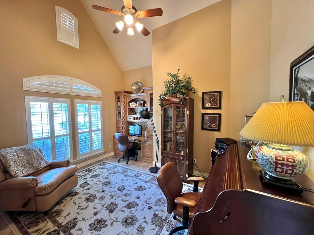 Home Office, Interior