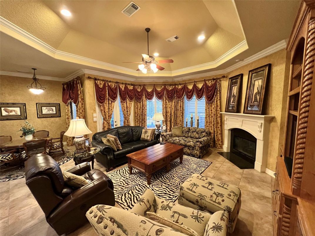 Fireplace, Interior, Living room, Pendant Lights, Recessed Lighting