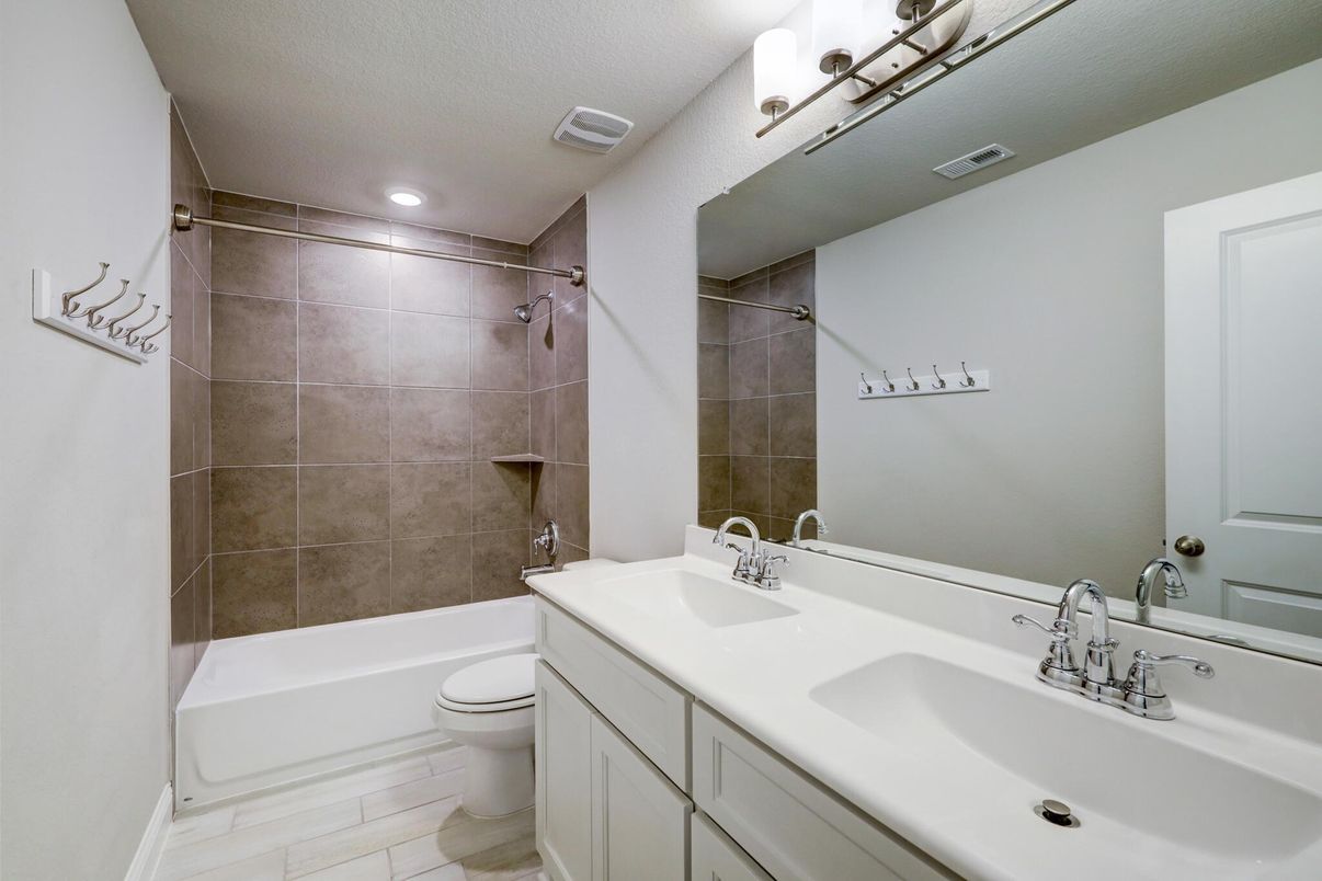 Bathroom, Dual Sink Vanities, Interior, Recessed Lighting