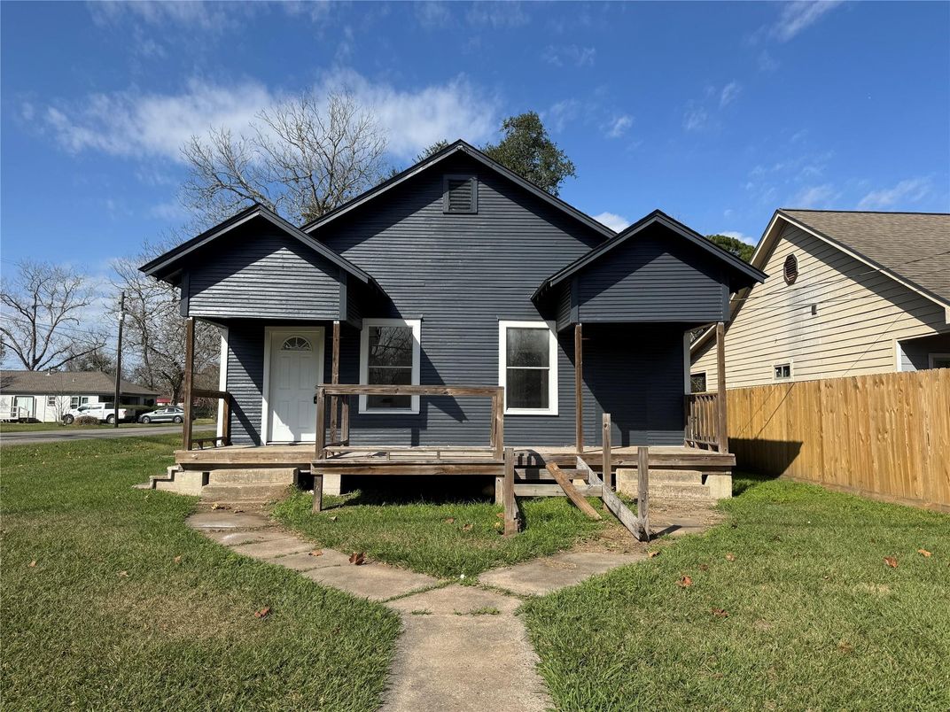 Backyard, Exterior, Facade, Farmhouse